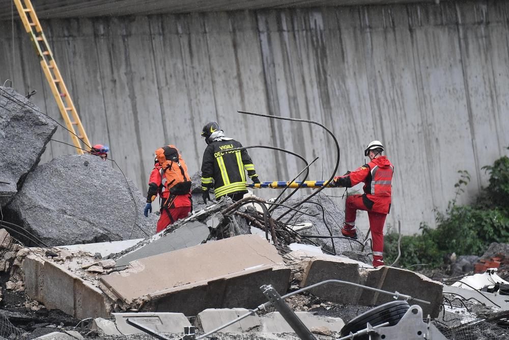 Decenas de muertos al desplomarse un puente de una autopista en Génova