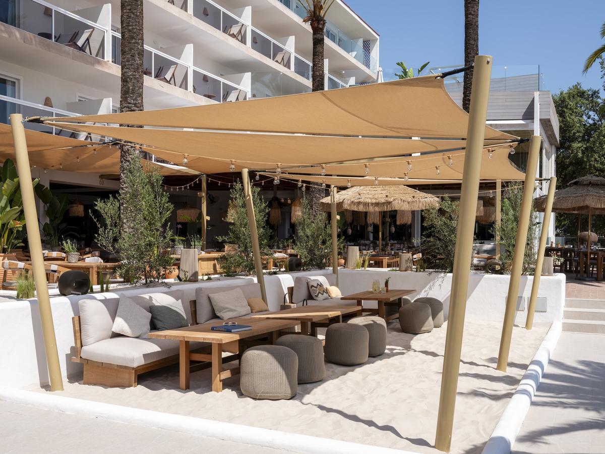 En Beso Beach vas a disfrutar de los mejores tardeos junto al mar.