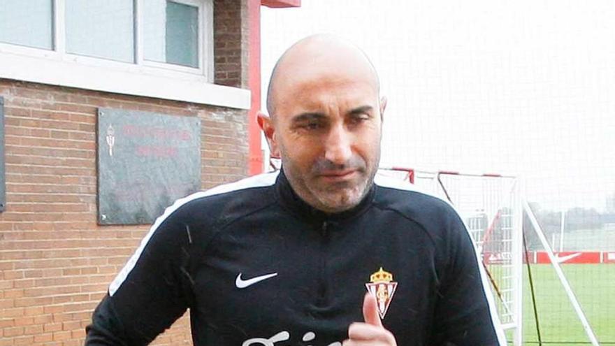 Abelardo, ayer, camino a las oficinas de Mareo.