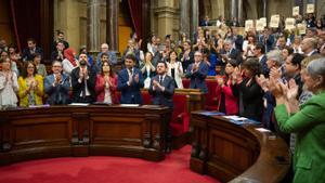 Los diputados del Parlament tras aprobar la ley del catalán para responder la sentencia del 25%