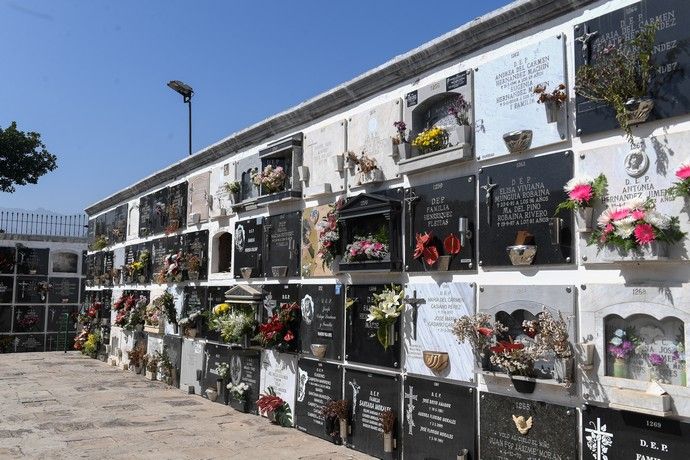 Cementerios de San Juan y San Gregorio antes del Día de Todos los Santos