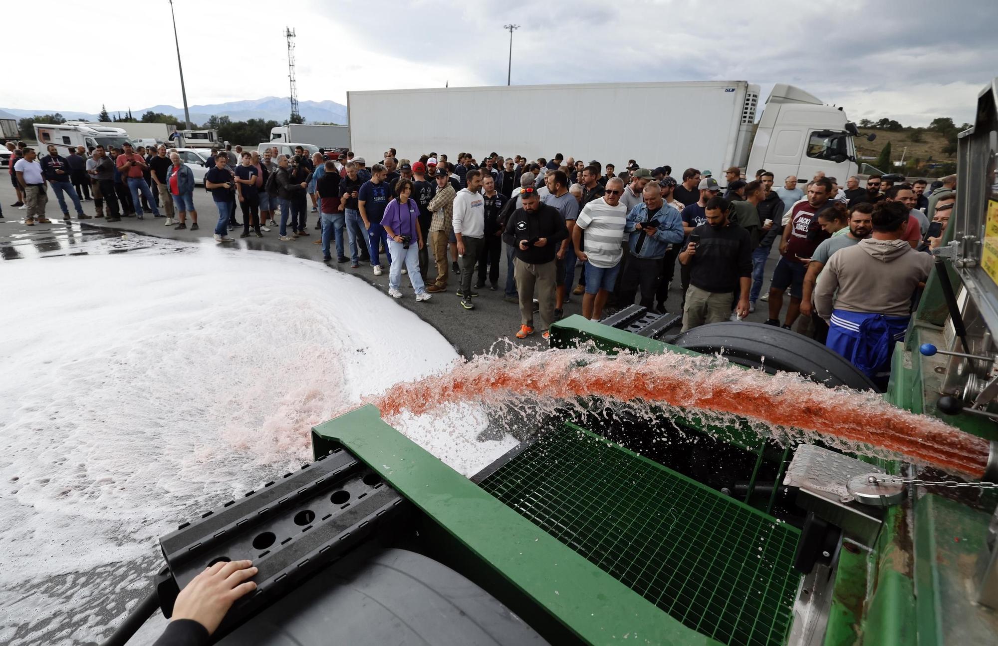 Tallada l'autopista a la frontera per una manifestació de viticultors a l'A-9 al Voló