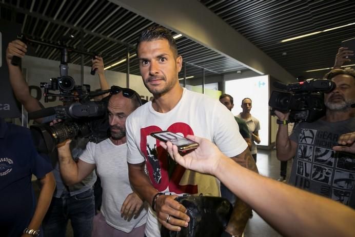 LLEGADA DE VITOLO AL AEROPUERTO DE GRAN CANARIA