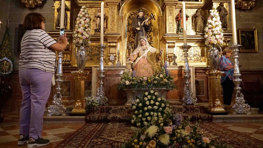 La Pastora, en veneración en la Catedral antes de su coronación