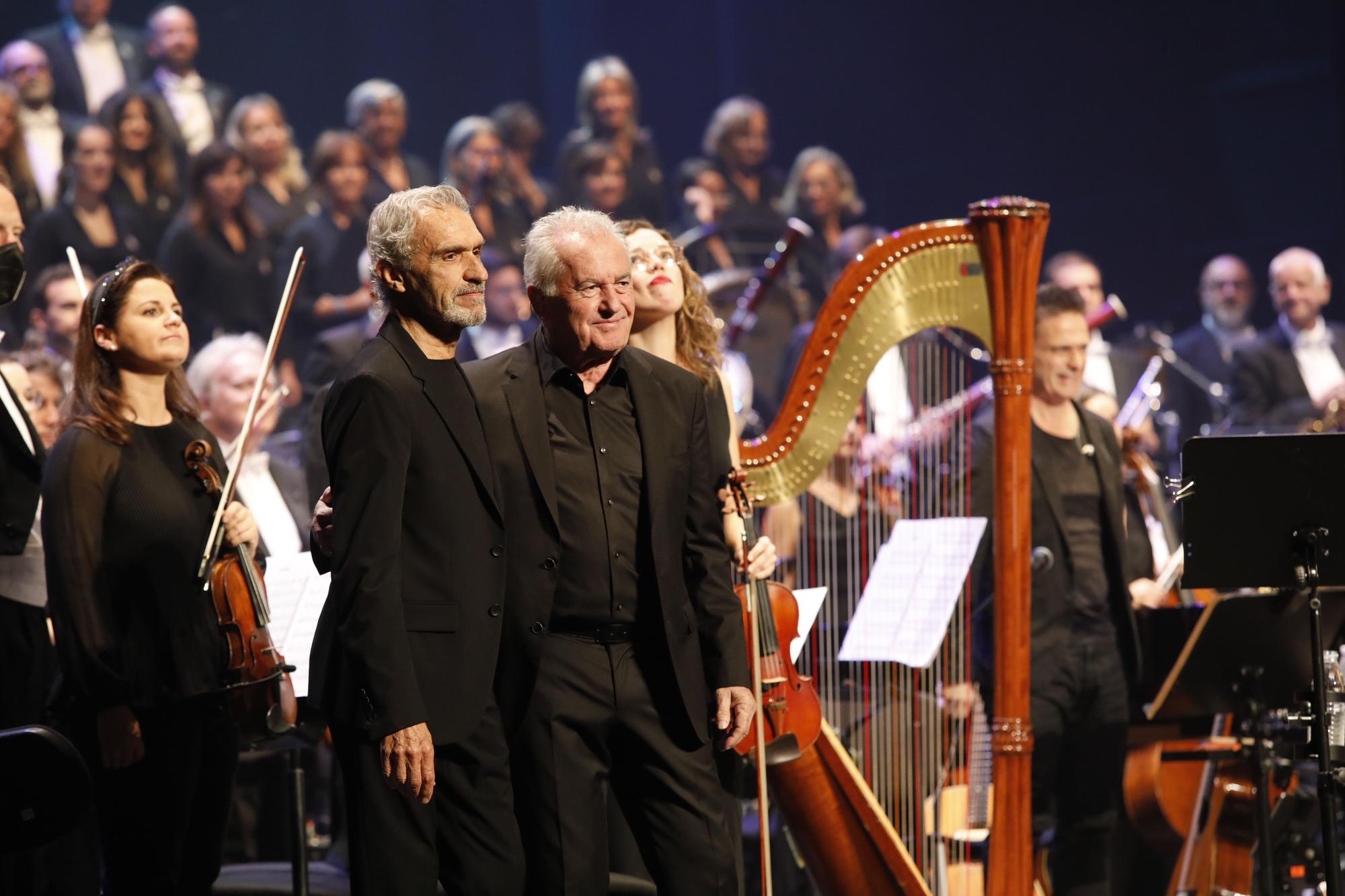 EN IMÁGENES: Así fue el tercer concierto de Víctor Manuel en la Laboral con la OSPA y el Coro de la Fundación Princesa de Asturias