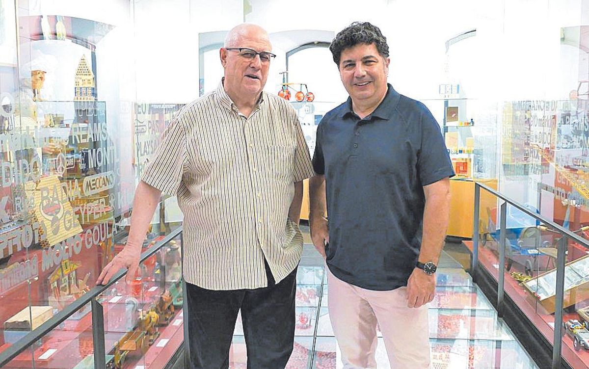 Josep Maria Joan i Rosa (esquerra) i Pep Canaleta al Museu del Joguet de Figueres, en una imatge de 2023.
