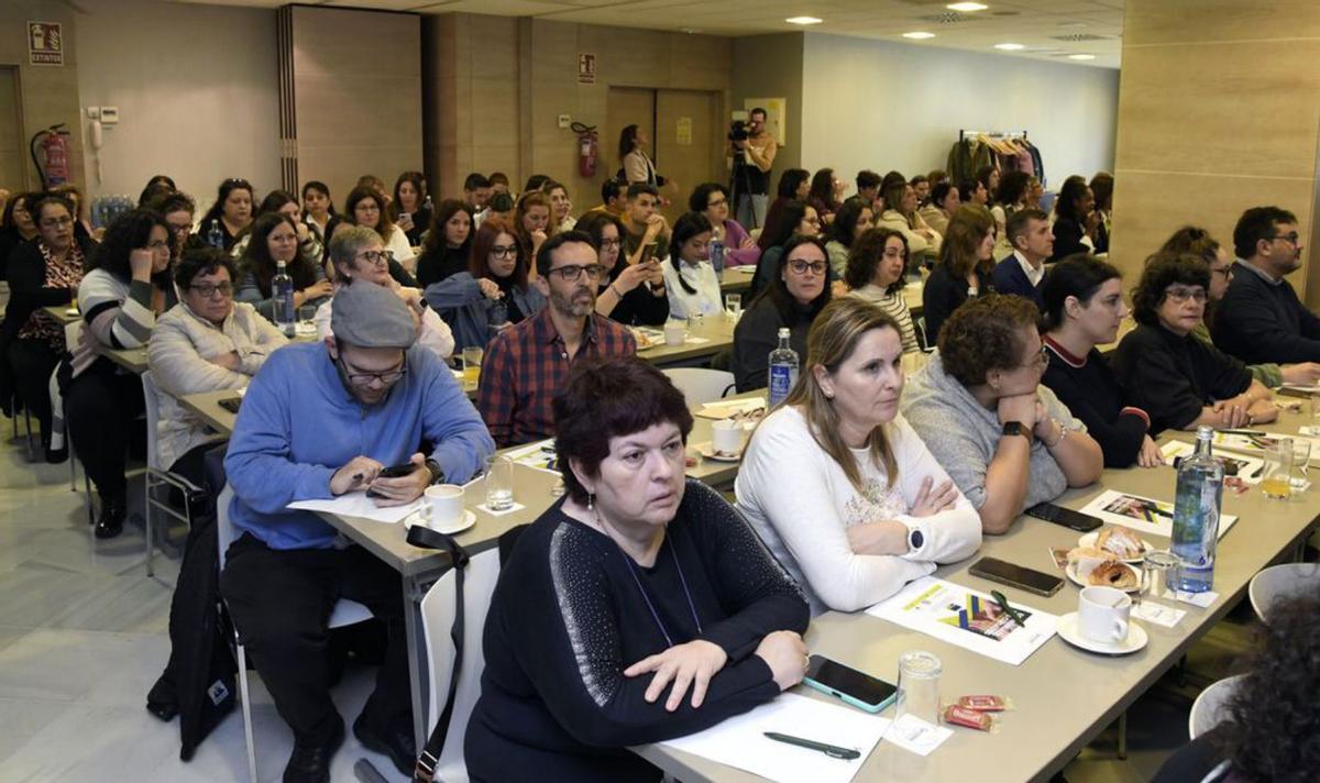 Ucomur analiza ante 200 personas el sector de la economía de los cuidados y sus oportunidades de empleo en la Región 