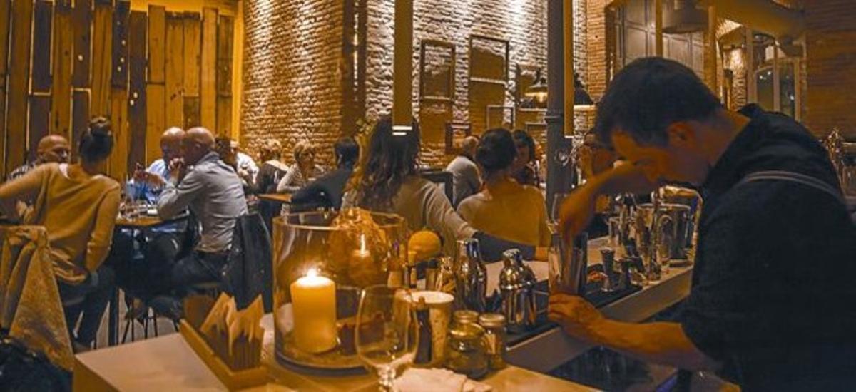 El restaurant Llamber, que en pocs mesos s’ha convertit en la revelació del carrer de Fusina (al número 5). El restaurant Llamber, que en pocs mesos s’ha convertit en la revelació del carrer de Fusina (al número 5).