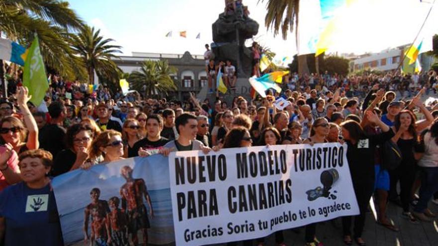 Protesta contra las prospecciones en Gran Canaria. | andrés cruz