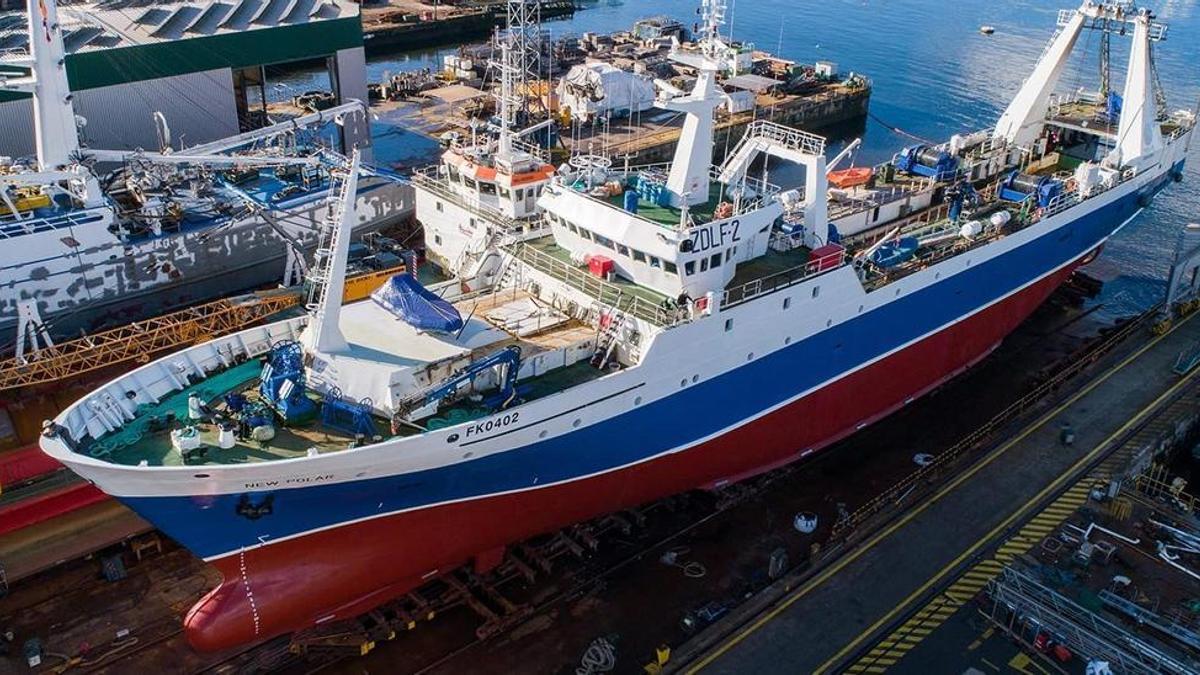 El &quot;New Polar&quot;, en el astillero Nodosa Shipyard tras ganar 14,4 metros de eslora.