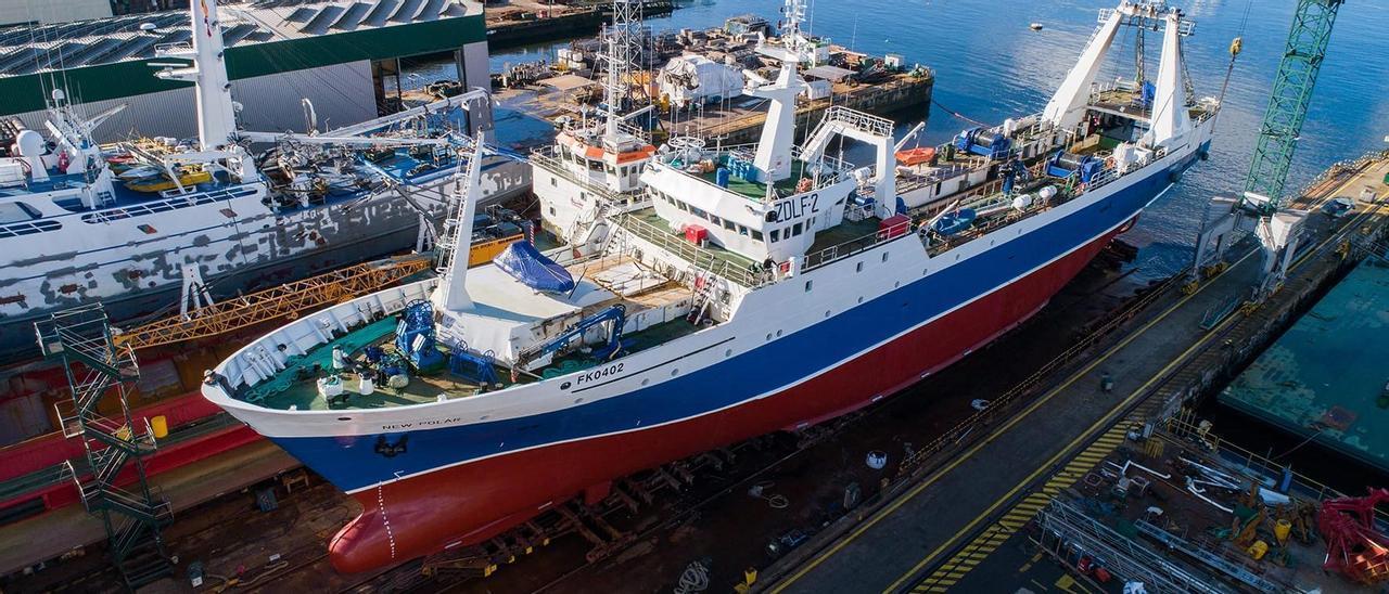 El &quot;New Polar&quot;, en el astillero Nodosa Shipyard tras ganar 14,4 metros de eslora.