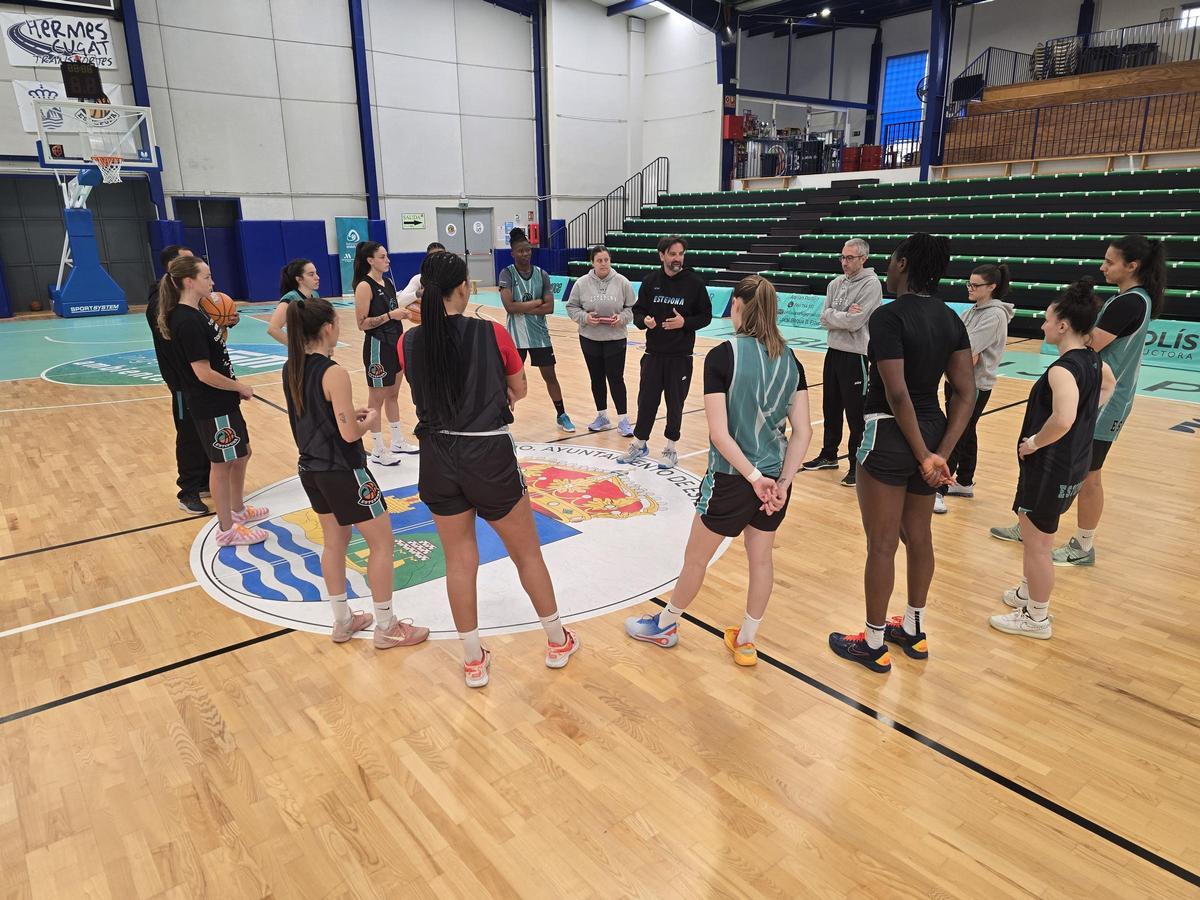 Entrenamiento del equipo antes del encuentro clave ante el Spar Gran Canaria.