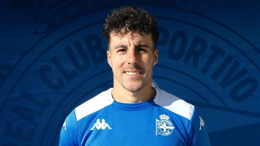 Diego Aguirre posa ayer en la Ciudad Deportiva de Abegondo. | // CARLOS PARDELLAS