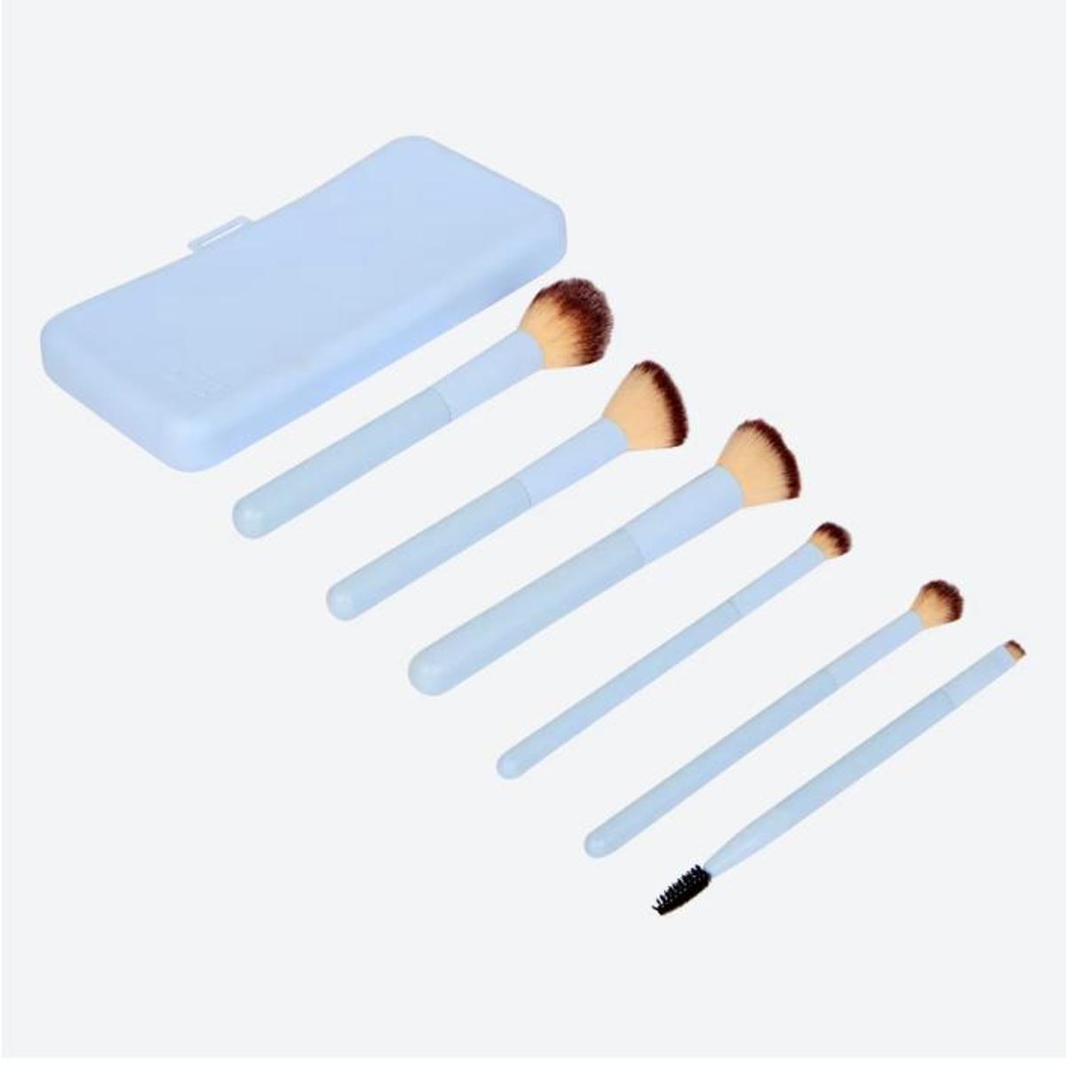Brochas de maquillaje.