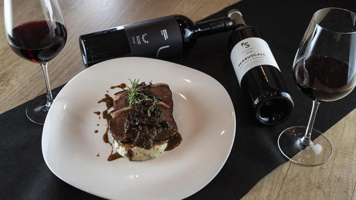 La llata de vedella amb moixernons i parmentier trufat marida amb l’U d’Urpina i el Pedruscall del celler Vinyes de Castellgalí