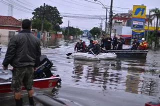 Las inundaciones dejan ya 137 víctimas mortales en Brasil.