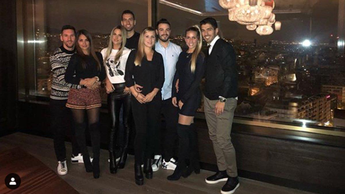 Messi, Busquets, Suárez celebraron, junto a sus esposas, el sexto Balón de Oro del argentino