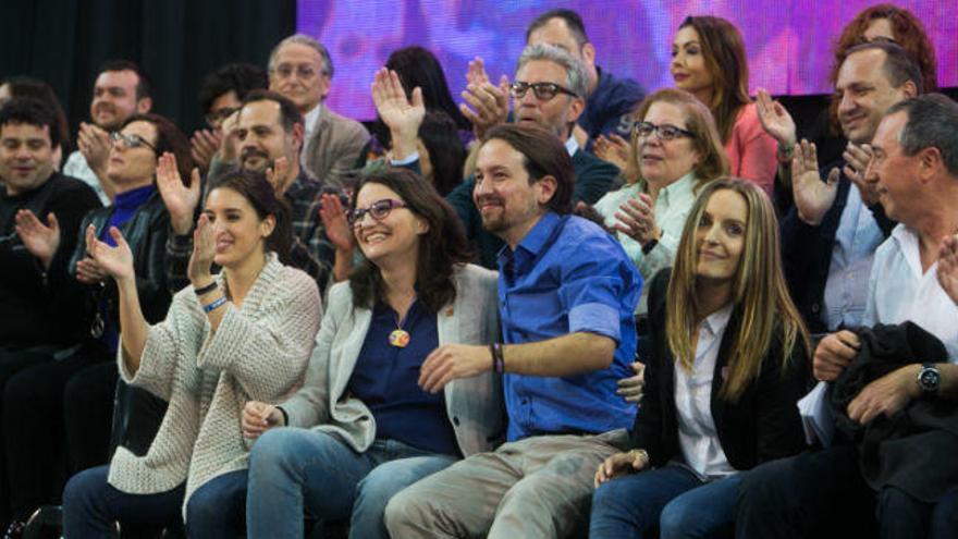 Mónica Oltra y Pablo Iglesias durante el mitin de campaña en Alicante