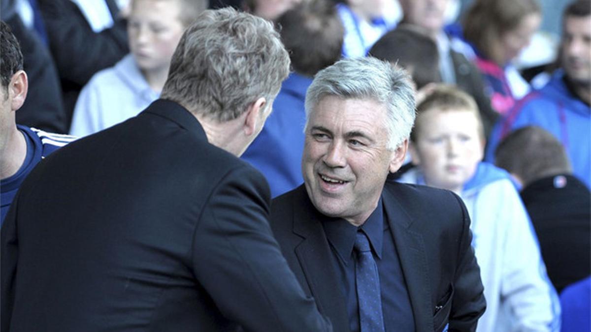 Moyes y Ancelotti se saludan en un Everton-Chelsea de la temporada 2010-11