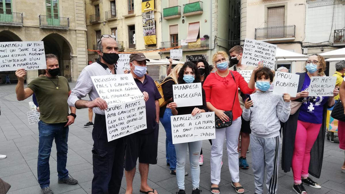 Concentració contra la inseguretat ciutadana a Manresa