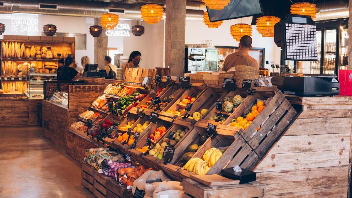 Su supermercado ofrece turrones y una amplia variedad de productos ecológicos