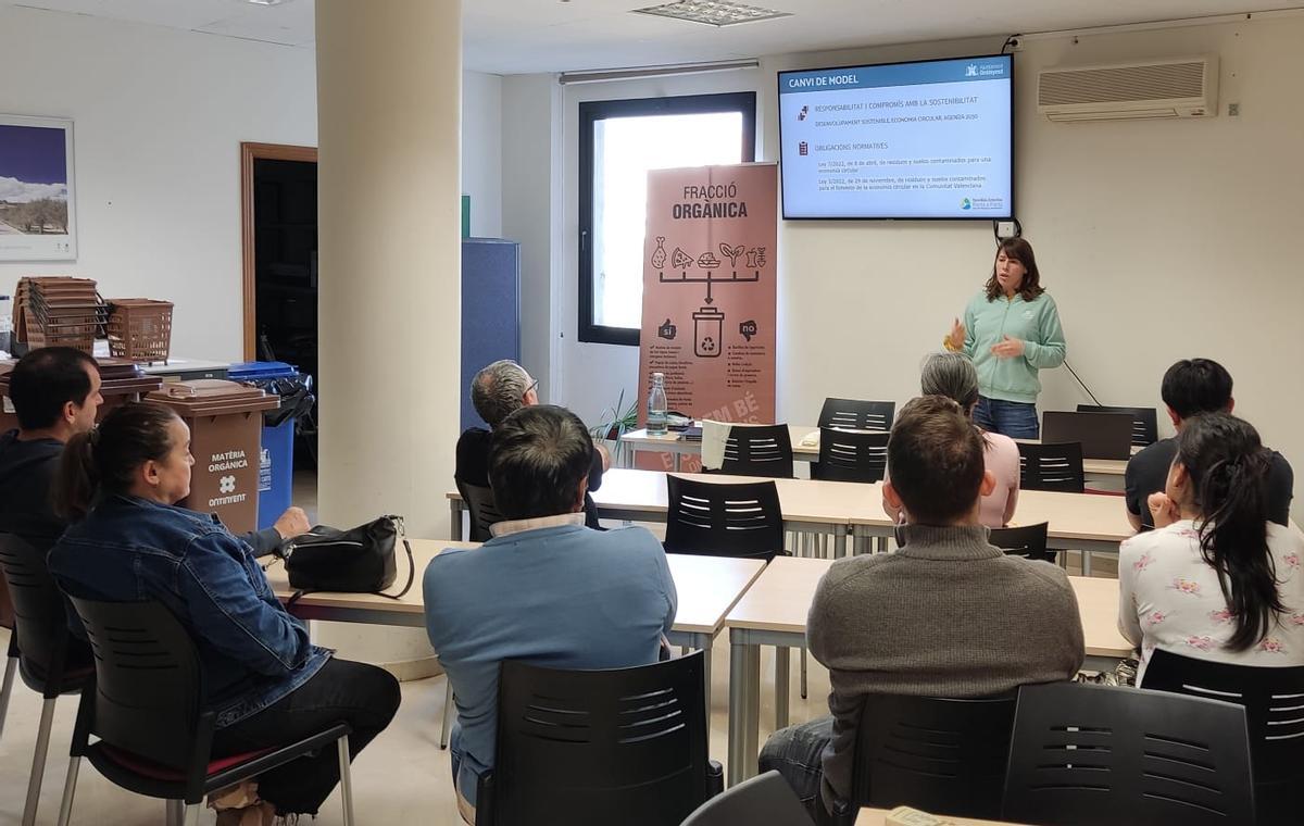 Reunión con grandes productores de residuos en Ontinyent.