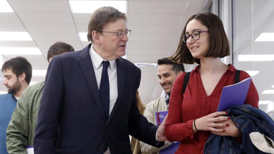 Puig, con la presidenta del Consejo Valenciano de la Juventud, Pilar Blasco