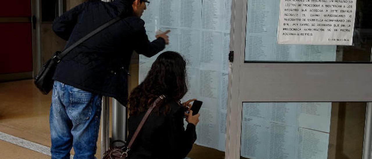 Sanidad favorece la experiencia de  los enfermeros con un examen &quot;fácil&quot;