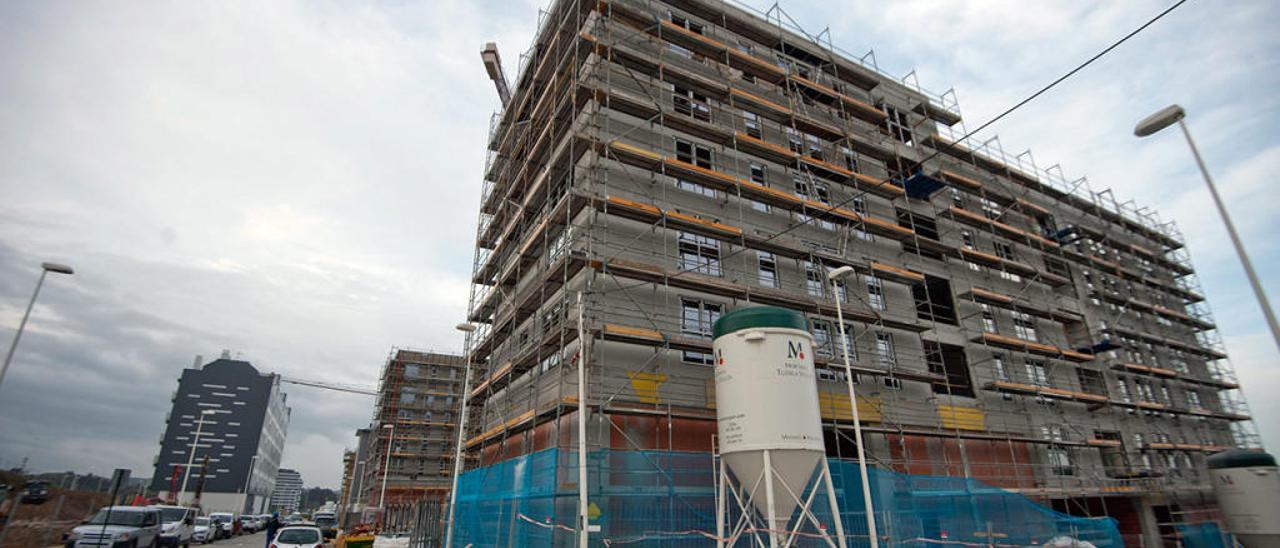 Edificios para viviendas en obras en el Parque Ofimático de A Coruña. // Casteleiro/Roller Agencia