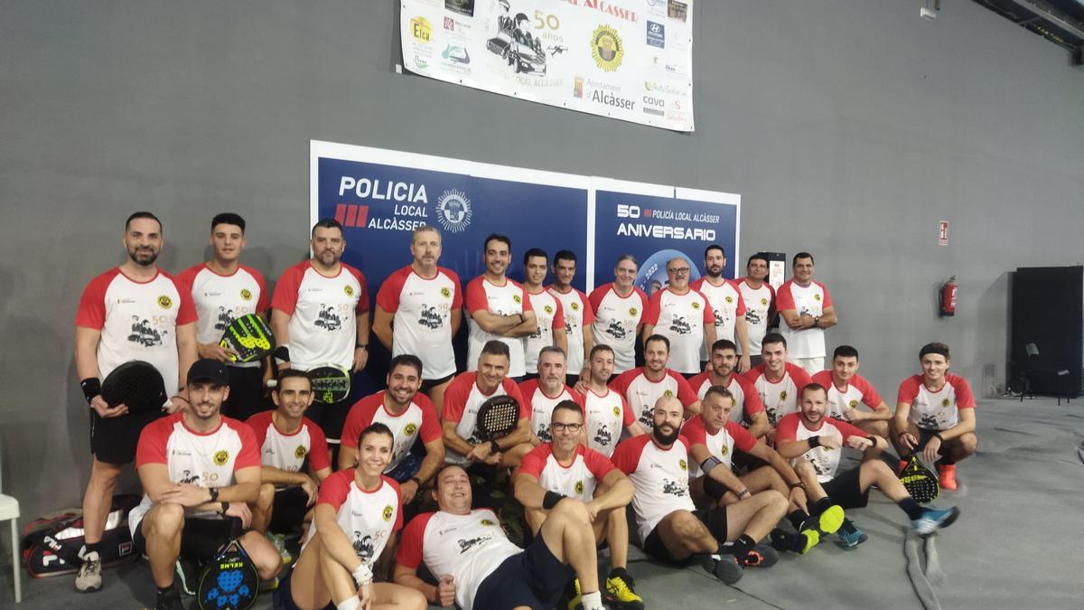 Participantes del torneo de padel en las celebraciones del 50 aniversario de la Policía Local de Alcàsser.