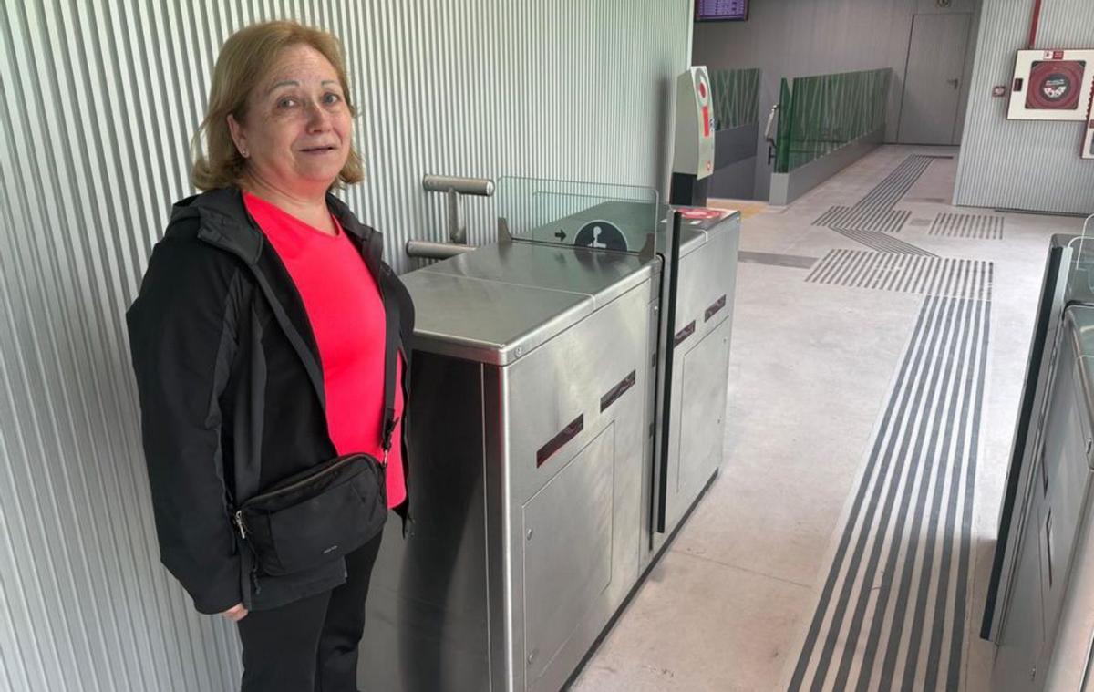 Pilar Alonso en la nueva estación de Langreo. | D. O.
