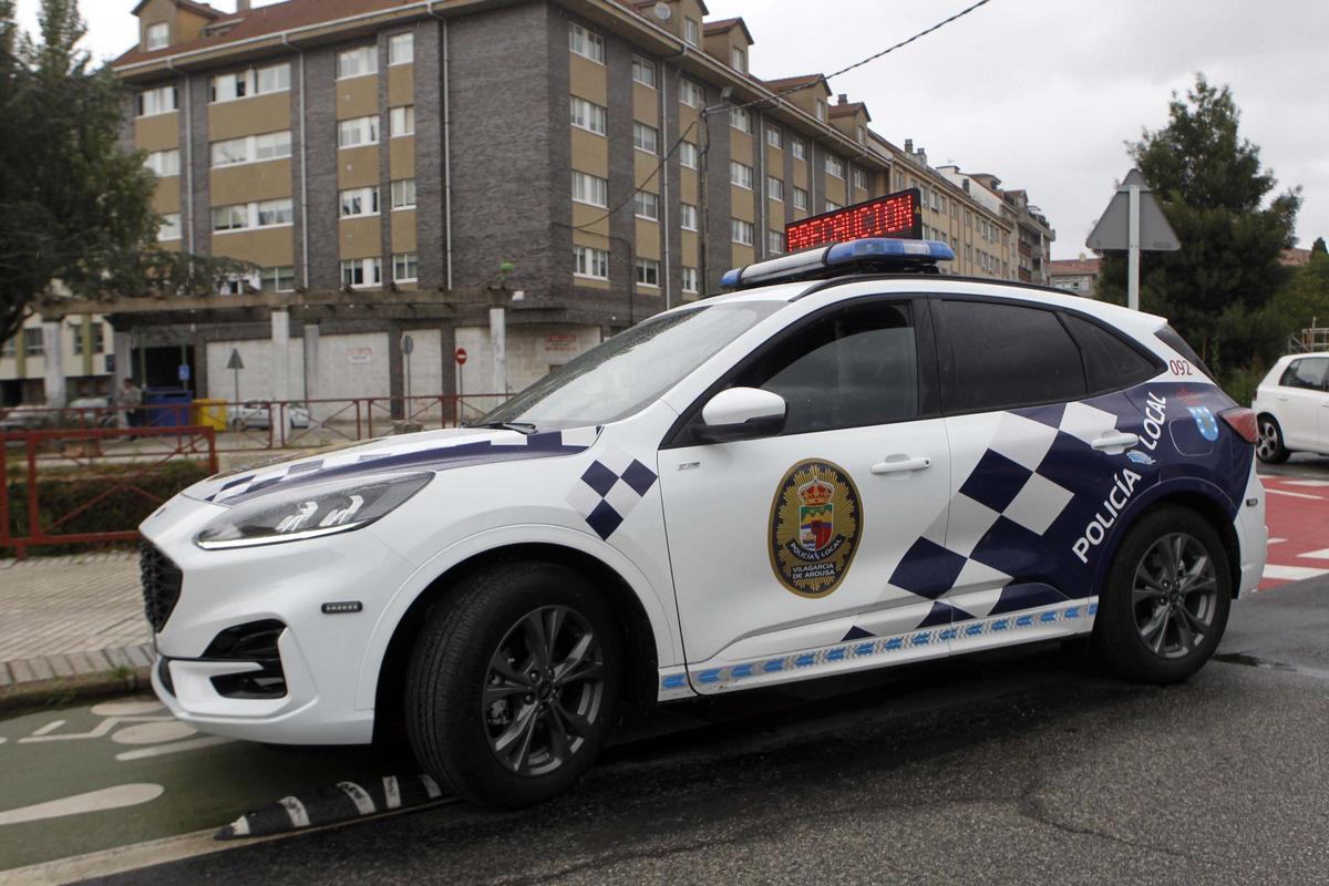 Un coche de la Policía Local de Vilagarcía.
