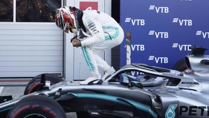 Mercedes rentabiliza la traición de Vettel