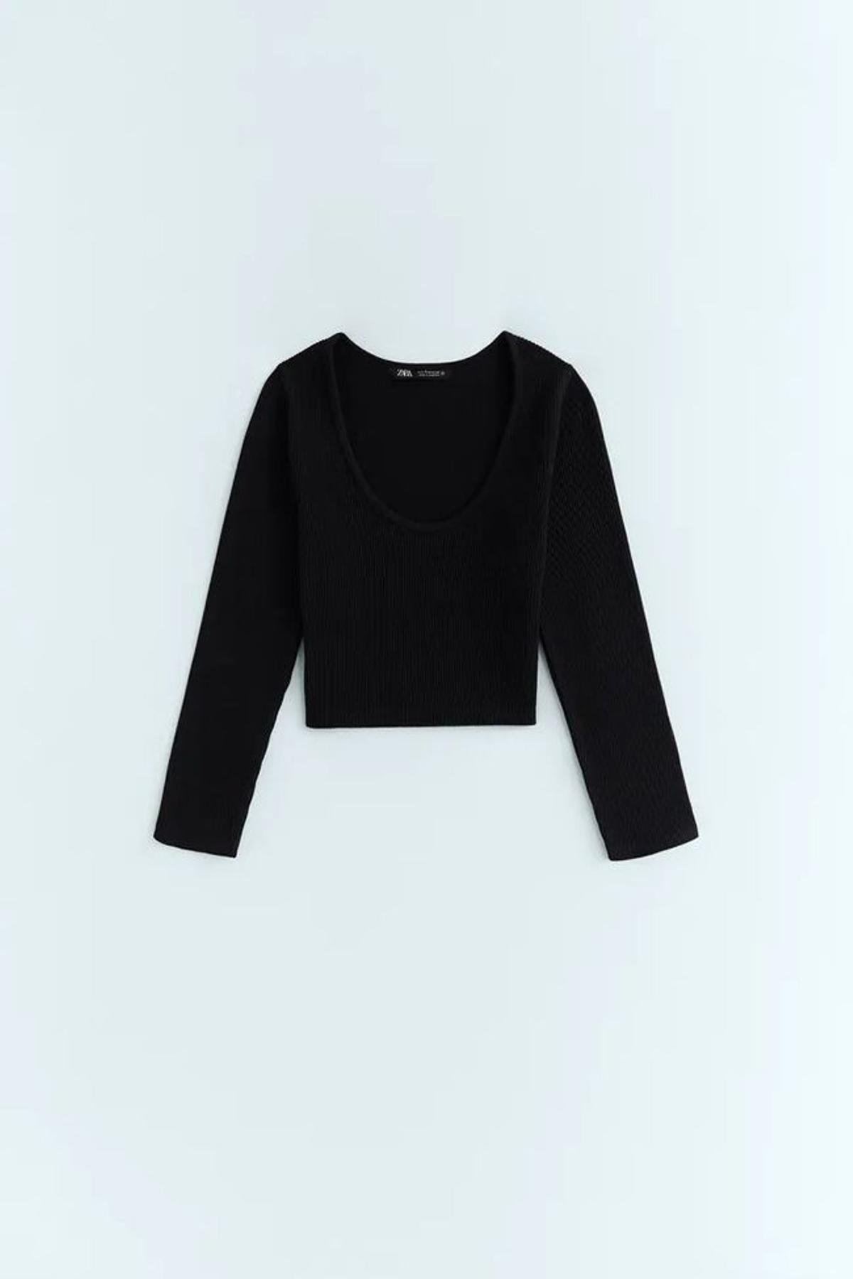 Top de manga larga negro, de Zara