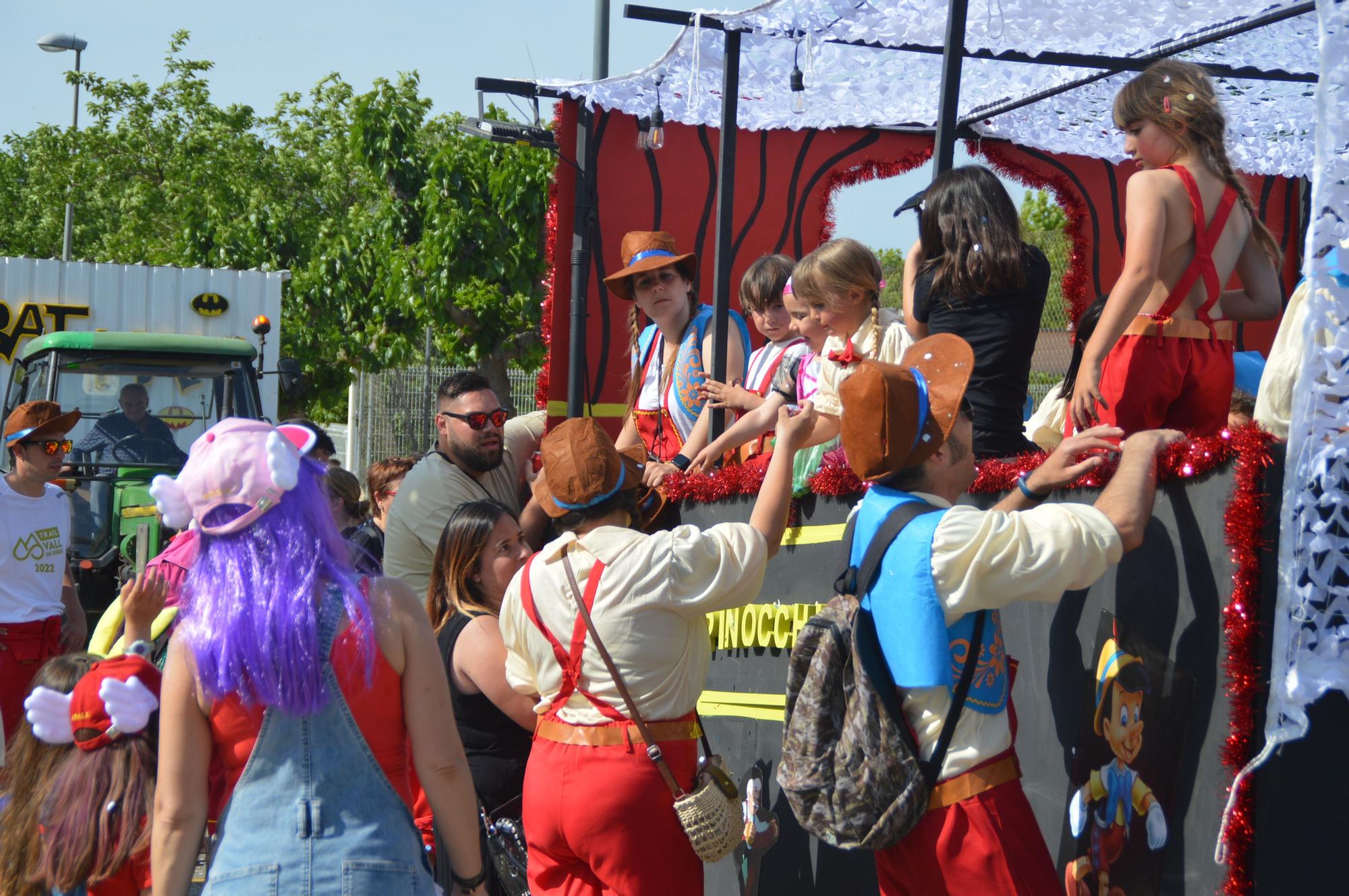 Llançà viu el carnaval de maig amb ritme i escalfor d'estiu