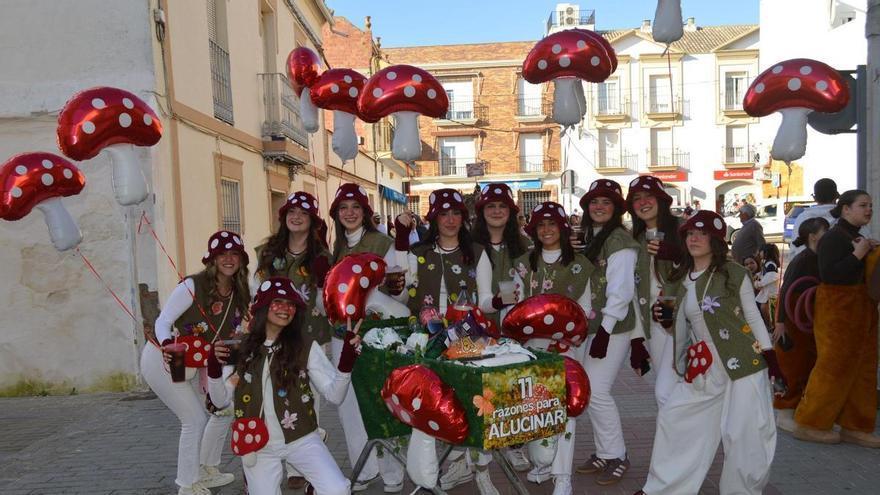 Pasacalles, papelillos, música y color en el Carnaval de Fuente Palmera