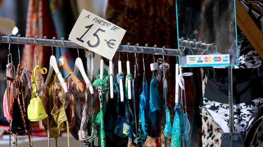 Artículos en la última edición de la Feria de Stocks de Ibiza. | TONI ESCOBAR