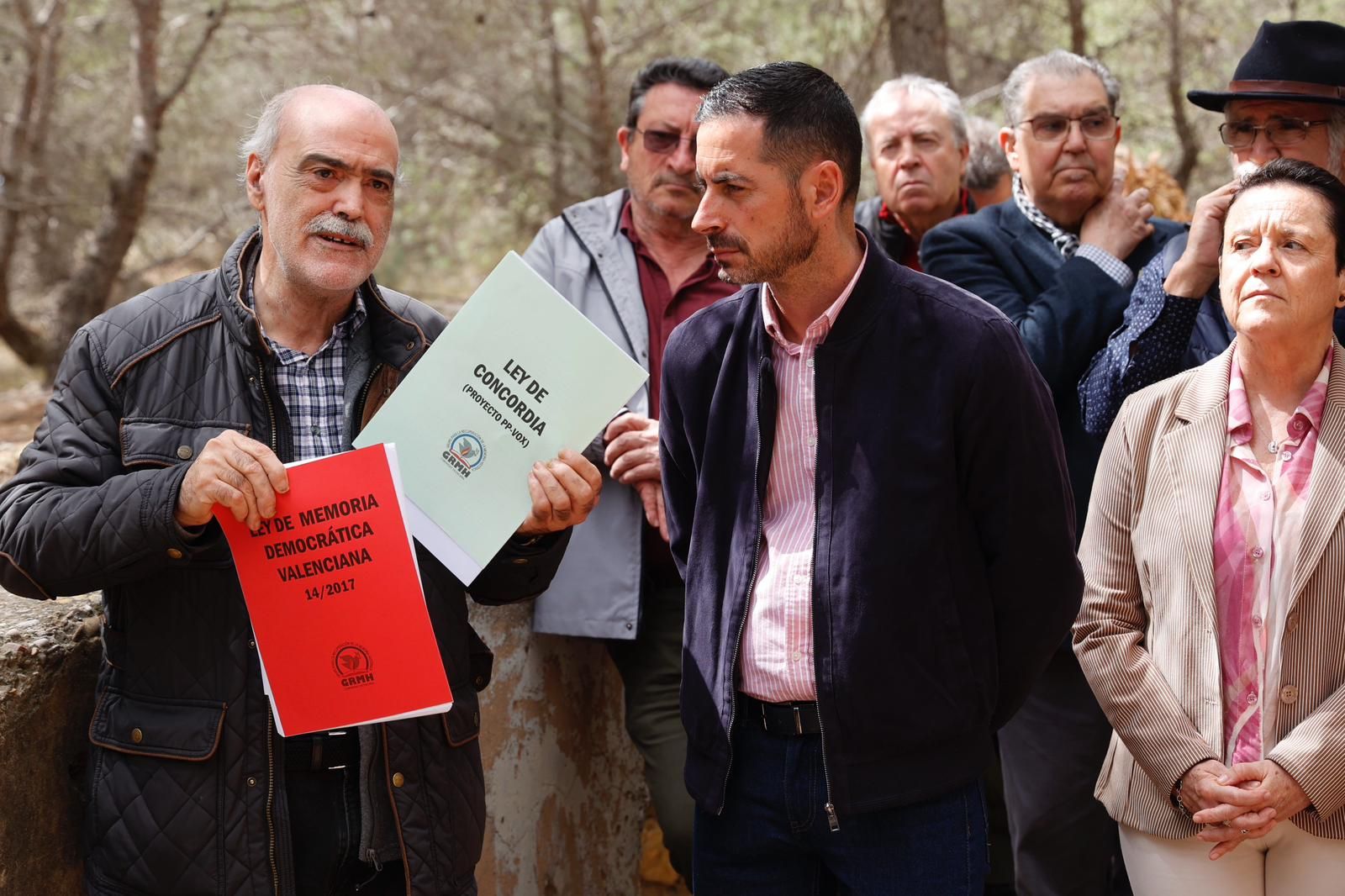 Acto en el paredón de España de Paterna