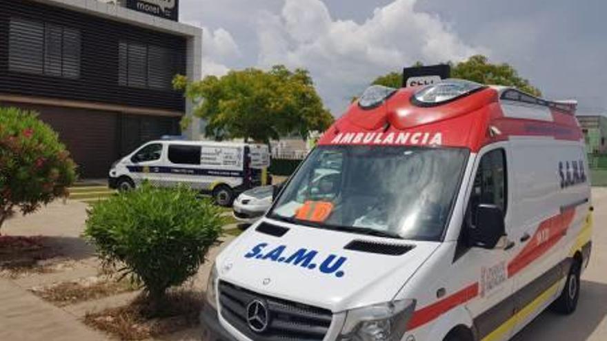 La Policía Local, Guardia Civil y ambulancias, en el motel.