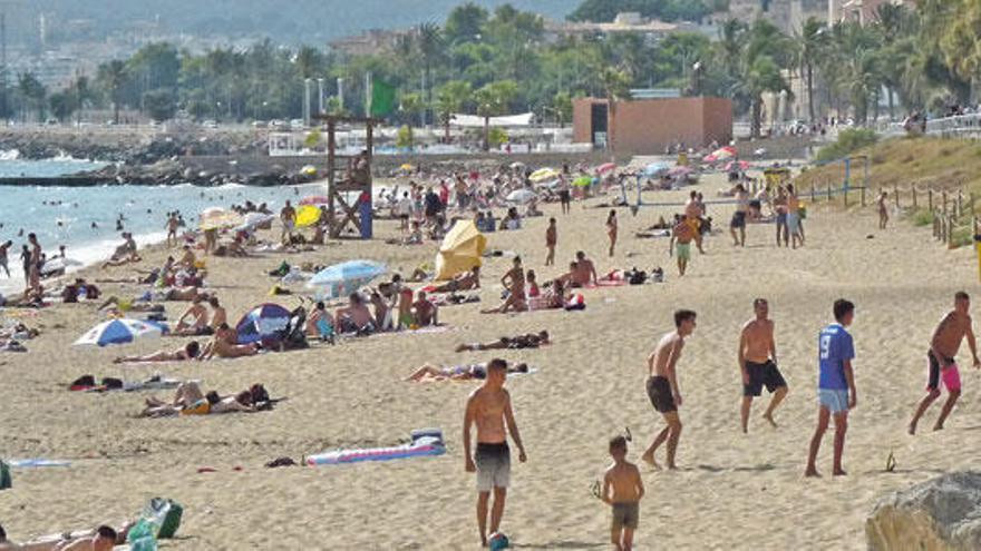 Der Strand Can Pere Antoni liegt direkt neben dem Paseo Marítimo.