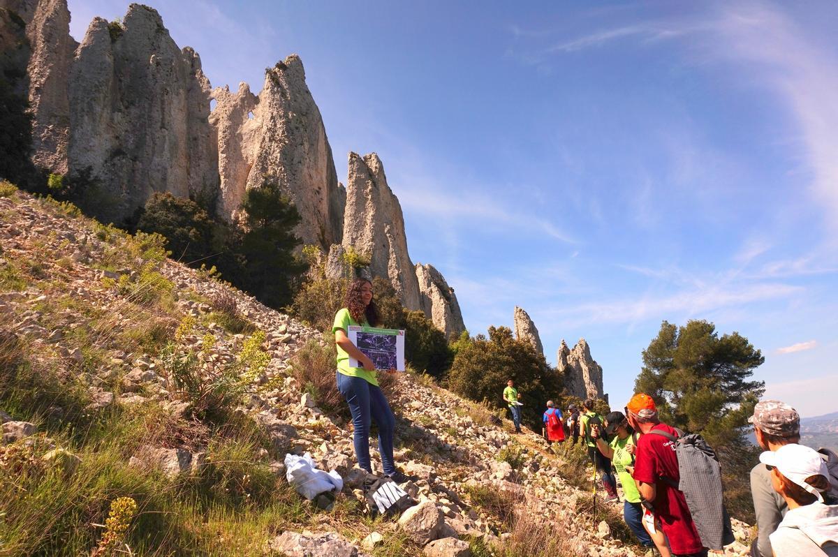 Alrededor de 500 personas se reunieron en una de las rutas senderistas más espectaculares de la provincia.