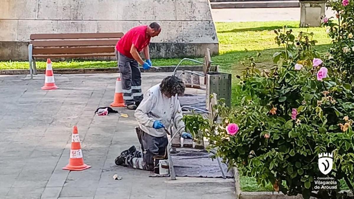 Operarios municipales en los trabajos.