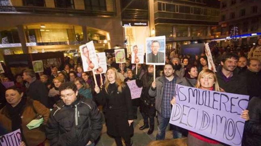 Última concentración contra la nueva ley del aborto en A Coruña. / 13fotos