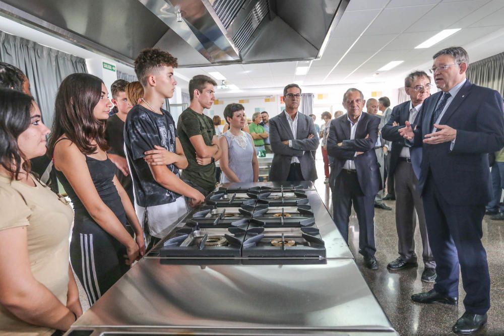 El presidente de la Generalitat Ximo Puig ha visitado los dos centros educativos de Los Montesinos