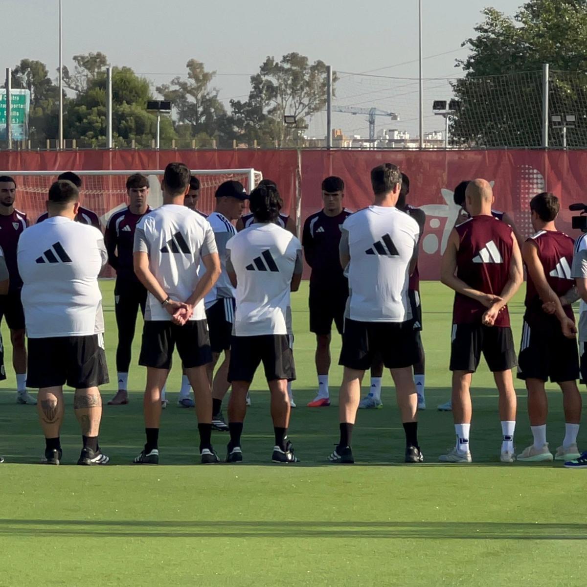 Primera charla de Luis García Plaza en la pretemporada del Sevilla FC