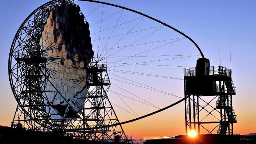 Instalación del telescopio LST de la red Cherenkov en el Roque de Los Muchachos, en La Palma.