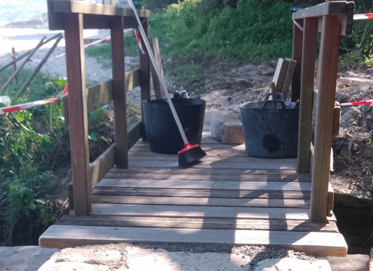 Obras en la pasarela  de Arneles. | FDV