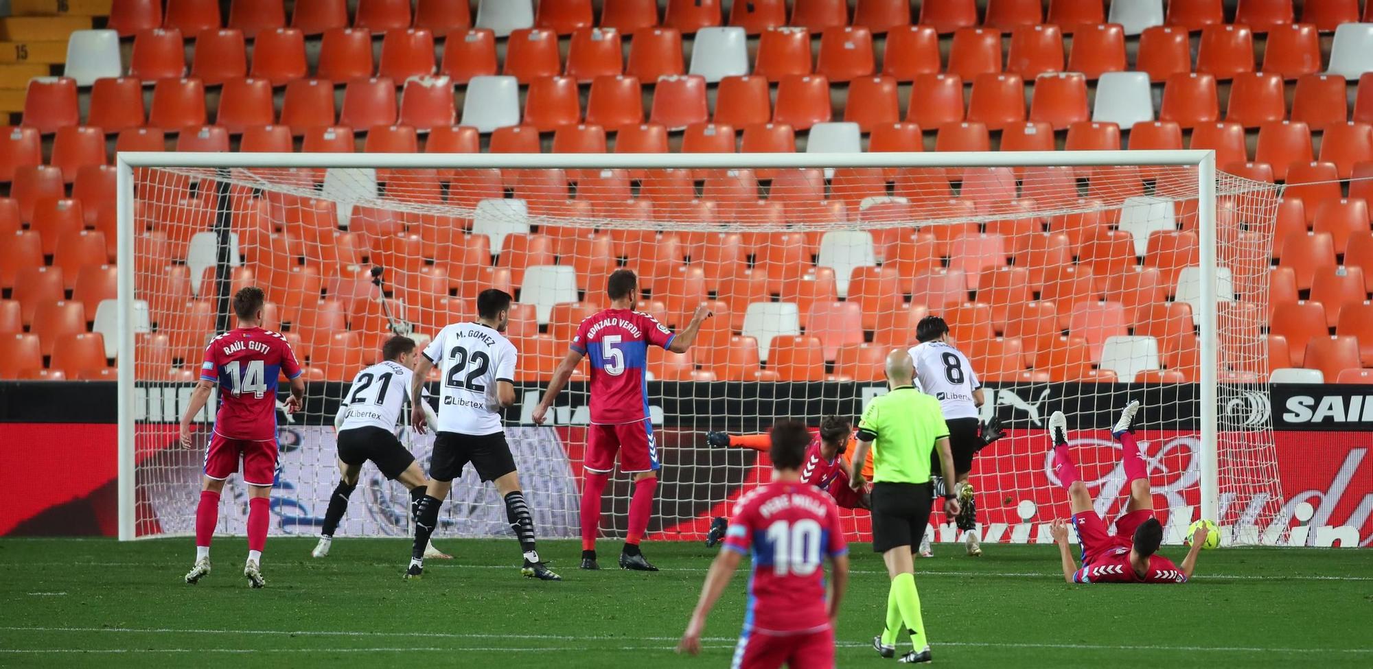 Las imágenes la victoria del Valencia CF frente al Elche