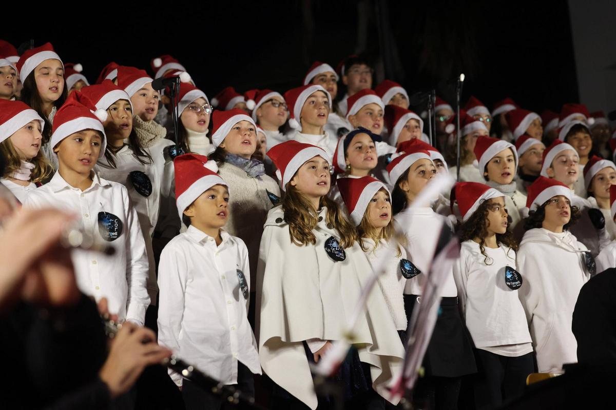 Las imágenes del encendido de luces de Navidad en Sant Josep Las imágenes del encendido de luces de Navidad en Sant Josep