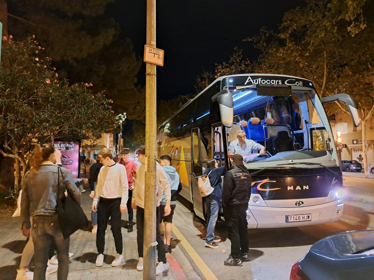 Una imatge del servei de bus de nit de les Fires que ofereix el consell.